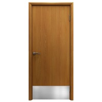 Дверь гладкая влагостойкая Аква миланский орех с отбойной пластиной h200 мм